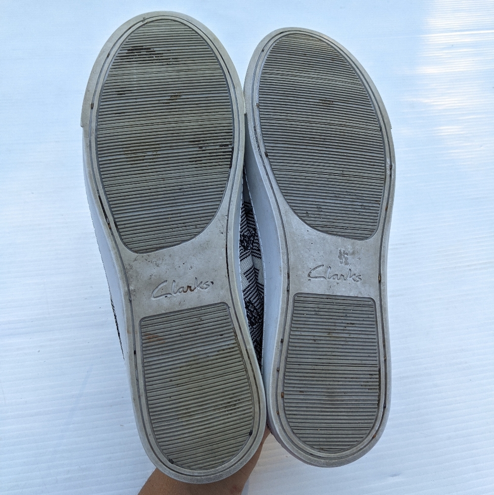 CLARKS Somerset "Glove Glitter" tribal canvas sneakers Size 9.5 Women's - Picture 4 of 13